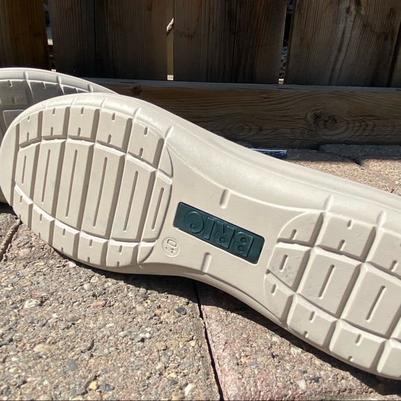 BRIO EXPORTACC women blue and silver cross over closure sneakers. Size 40. Used. - Picture 6 of 11